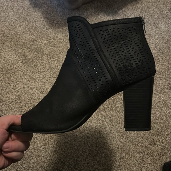 Open Toed Heels - Picture 3 of 4